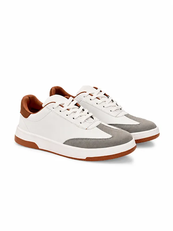 Stylsih_sneakers_for_the_perfect_casual_look