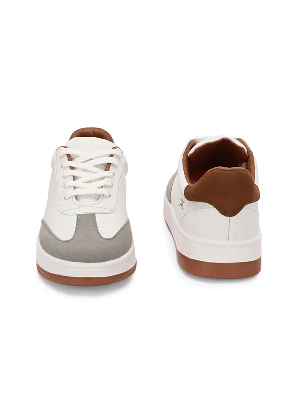 Stylsih_sneakers_for_the_perfect_casual_look