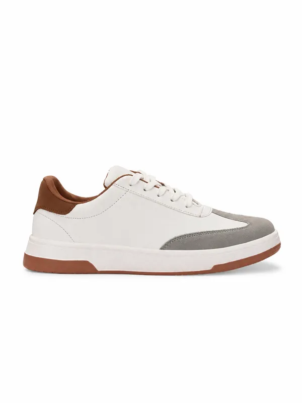 Stylsih_sneakers_for_the_perfect_casual_look