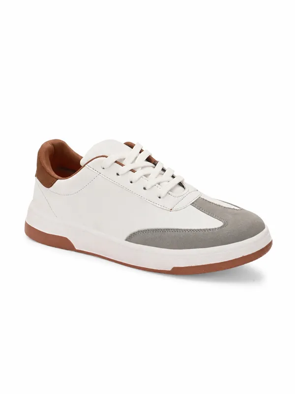 Stylsih_sneakers_for_the_perfect_casual_look