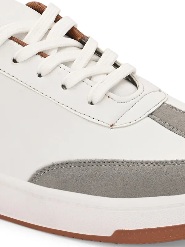 Stylsih_sneakers_for_the_perfect_casual_look