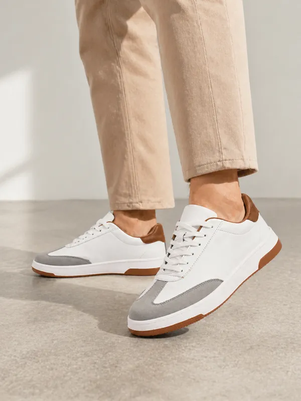 Stylsih_sneakers_for_the_perfect_casual_look