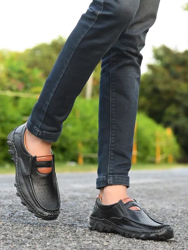 KASTAVA_Lightweight_Comfort___Trendy_Premium_Stylish_Sneakers_For_Men_(Black)