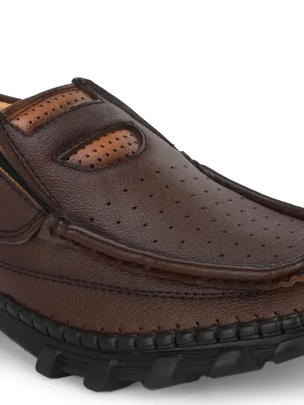 Brown_Premium_Stylish_Lightweight_Sneakers_For_Men-_Kastava