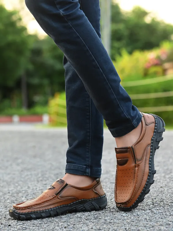 KASTAVA_Lightweight_Comfort___Trendy_Premium_Stylish_Sneakers_For_Men_(Tan)