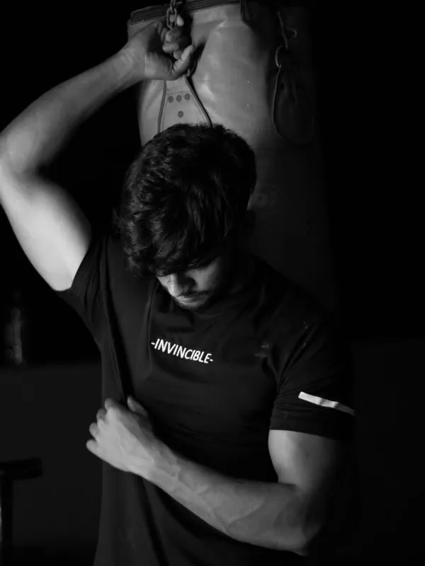 Black_&_White_Printed_Cotton_T-Shirt_for_Men_–_Modern_Graphic_Style