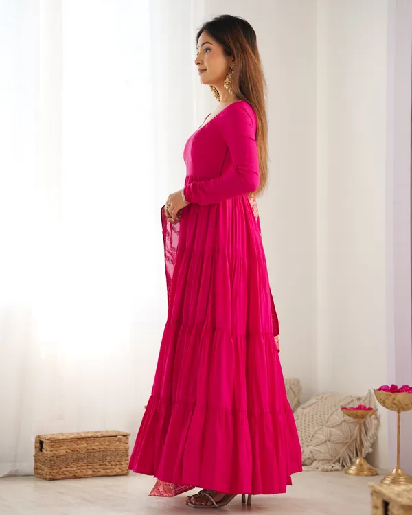 Pink_Pure_Roman_Silk_Chanderi_Huge_Flare_Anarkali_Suit_Set_With_Dupatta