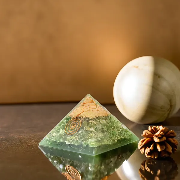 Green_Jade_Crystal_Orgonite_Pyramid_Energy_Healing_For_Spiritual_Healing