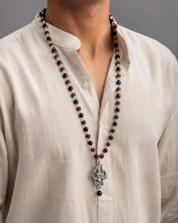 Natural_Rudraksha_&_Karungali_(Ebony)_Mala_with_Shiva_Trishul_Locket