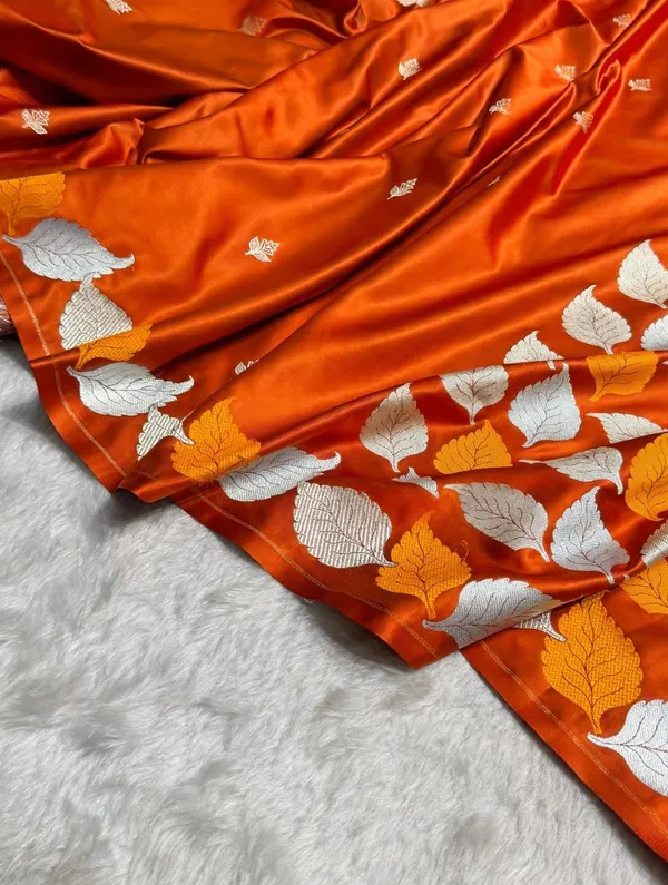 Banarasi_mashru_silk_saree_with_golden_zari_buti_&_multi_color_leaf_design_aanchal_border_saree..