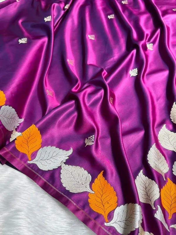 Banarasi_mashru_silk_saree_with_golden_zari_buti_&_multi_color_leaf_design_aanchal_border_saree..