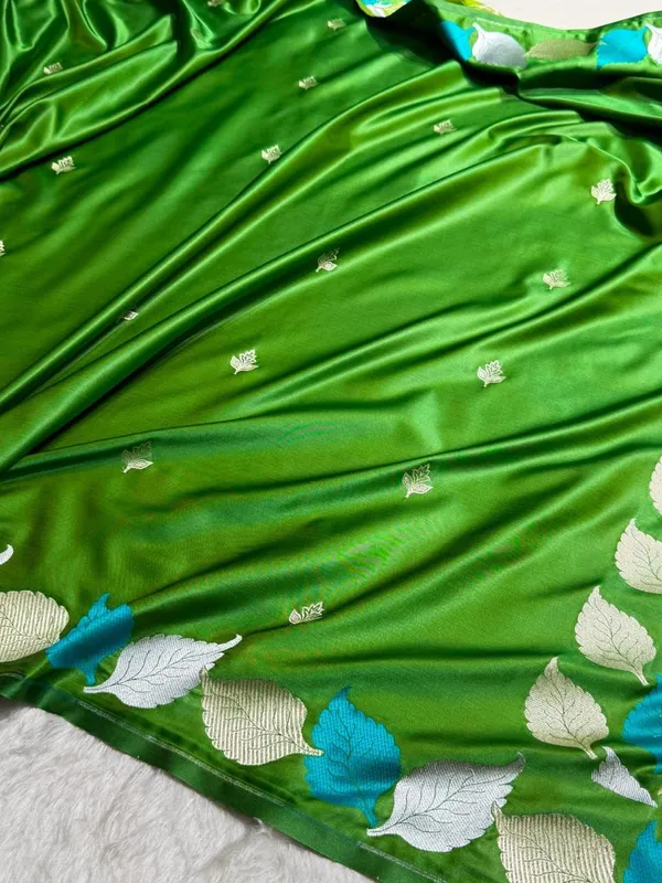 Banarasi_mashru_silk_saree_with_golden_zari_buti_&_multi_color_leaf_design_aanchal_border_saree..