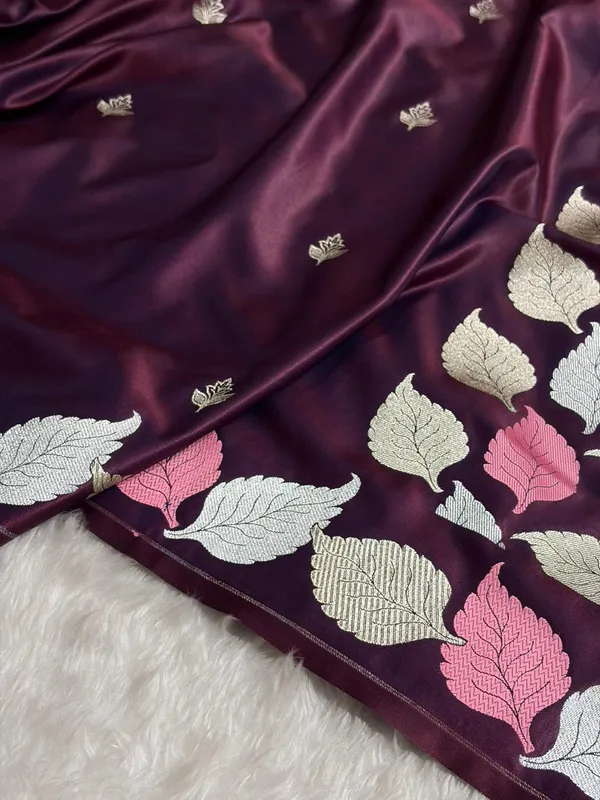 Banarasi_mashru_silk_saree_with_golden_zari_buti_&_multi_color_leaf_design_aanchal_border_saree.._