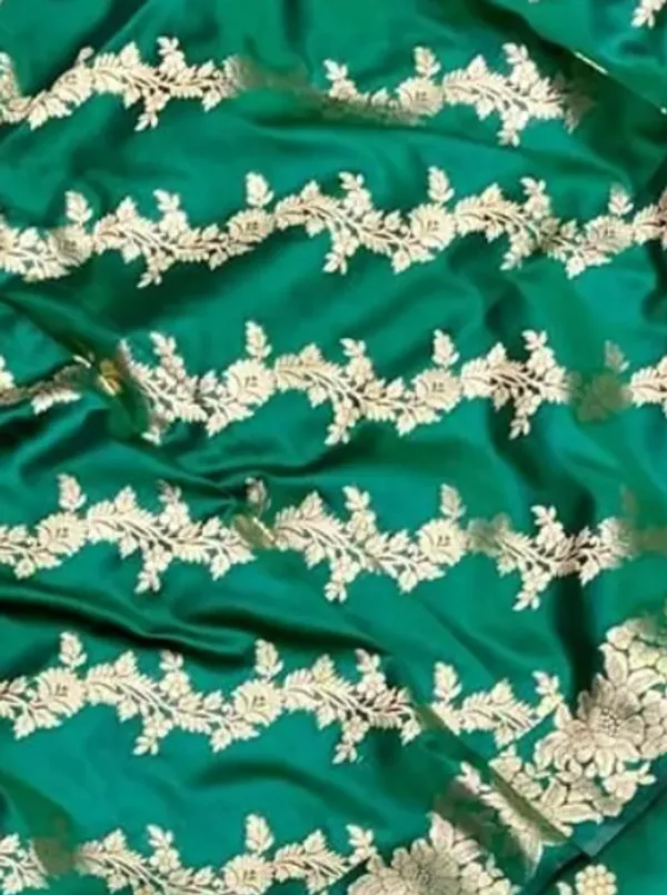 Green_Banarasi_Kataan_Silk_Golden_Zari_Buta_Weaving_Unstitched_Suit_Dupatta_With_Bottom