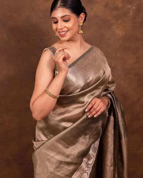 Exclusive_Tissue_silk_plain_Body_with_golden_Zarin_Boder_Banarasi_Saree
