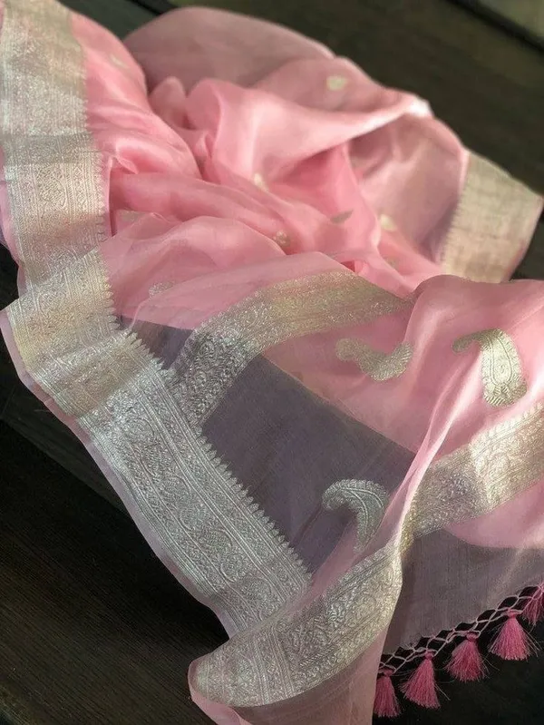 Pure_khaddi_Chiffon_Handloom_Fully_Kadhua__Silver_Zari_Buti_Banarasi_Saree..