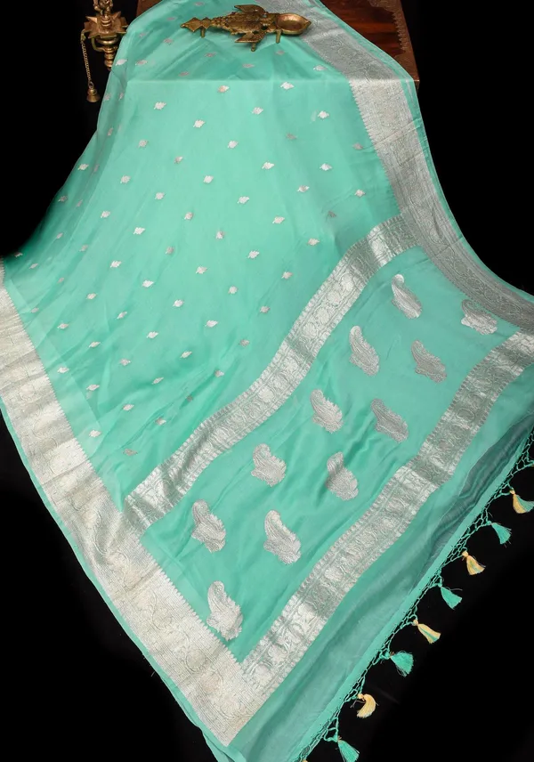 Pure_khaddi_Chiffon_Handloom_Fully_Kadhua__Silver_Zari_Buti_Banarasi_Saree..
