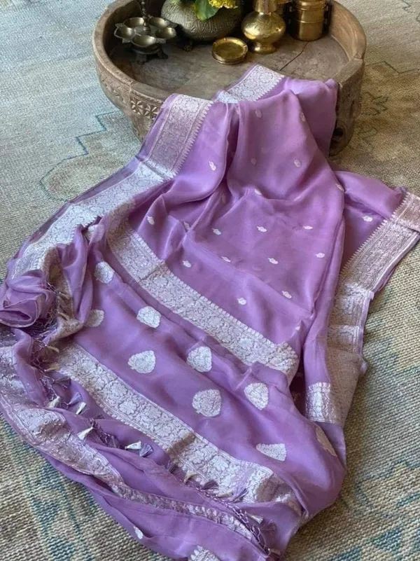 Pure_khaddi_Chiffon_Handloom_Fully_Kadhua__Silver_Zari_Buti_Banarasi_Saree..