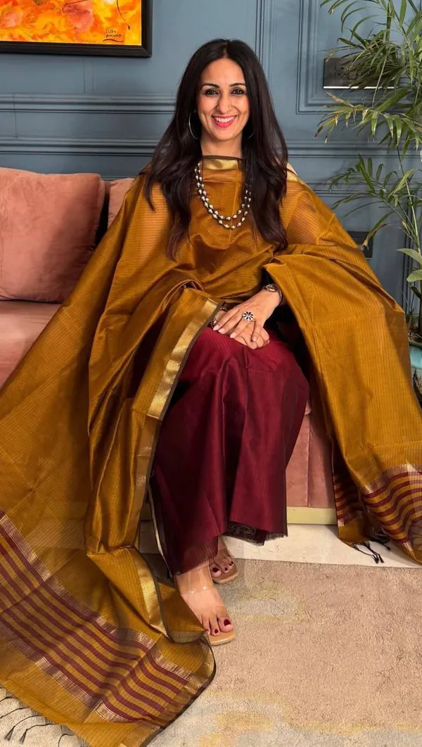 Exclusive_Banarasi_Unstitched_Salwar_kameez_with_Dupatta_BANARASI___SUIT*cotton_____suit_TOP-_cotton__with_s_zari_patta_DUPATTA-__cotton__with_stipe_resham_weaving__cotton_with_embroidery_work_boudar_BOTTOM-___cotton__plain_2.50_meter_each