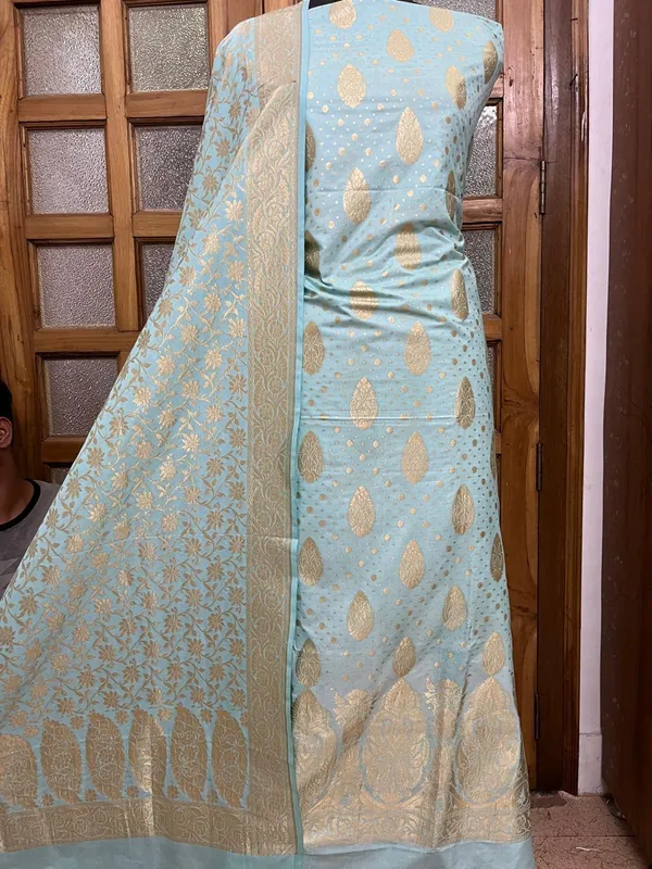 Pure_kataan_silk_gold_zari_Buta_suit_Dupatta_with_plain_Bottom.
