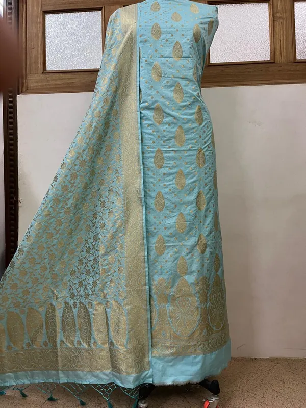Pure_kataan_silk_gold_zari_Buta_suit_Dupatta_with_plain_Bottom.