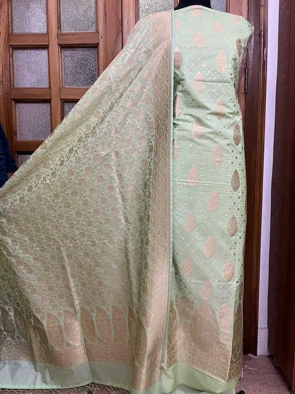 Pure_kataan_silk_gold_zari_Buta_suit_Dupatta_with_plain_Bottom.