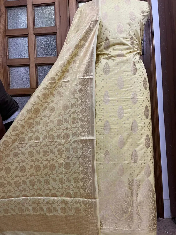 Pure_kataan_silk_gold_zari_Buta_suit_Dupatta_with_plain_Bottom.
