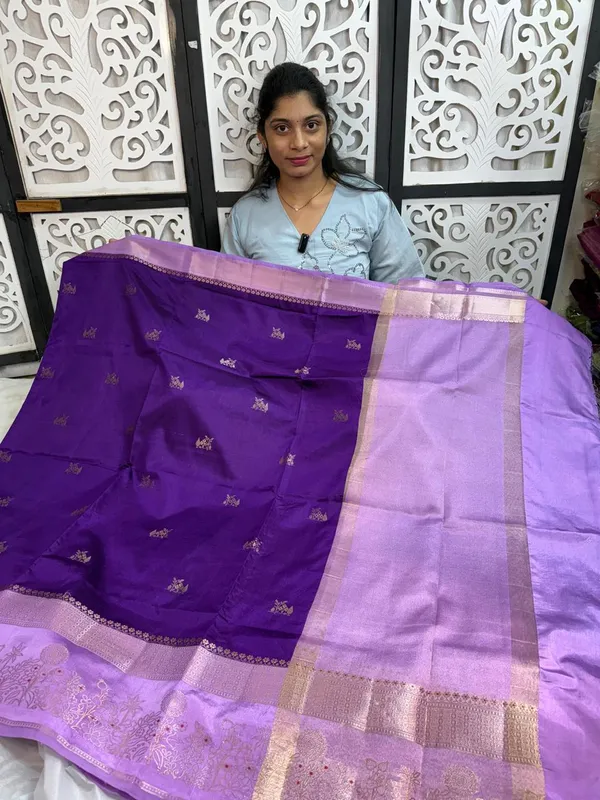Exclusive_Premium_Banarasi_semi_kataan_silk_Saree_with_gold_zari_buta_weaving_&_contrast_Border_Pallu