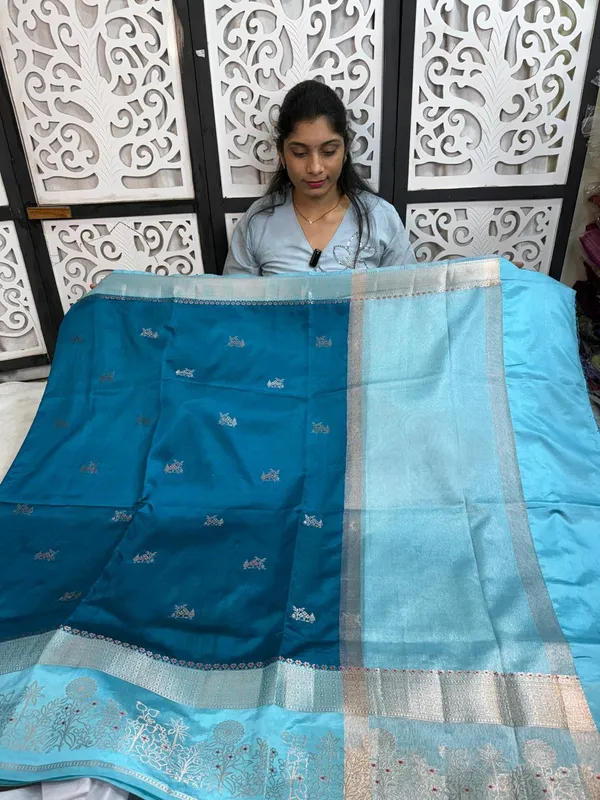 Exclusive_Premium_Banarasi_semi_kataan_silk_Saree_with_gold_zari_buta_weaving_&_contrast_Border_Pallu