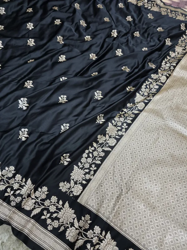 Banarsi_handloom_Mashru_katan_silk_Khaddi_Banarsi_Saree_soft_fabric_Like_pure_Katan_💯_Good_quality__𝙇𝙀𝙉𝙂𝙏𝙃_:_Saree_5.50m,_Blouse_95cm._
