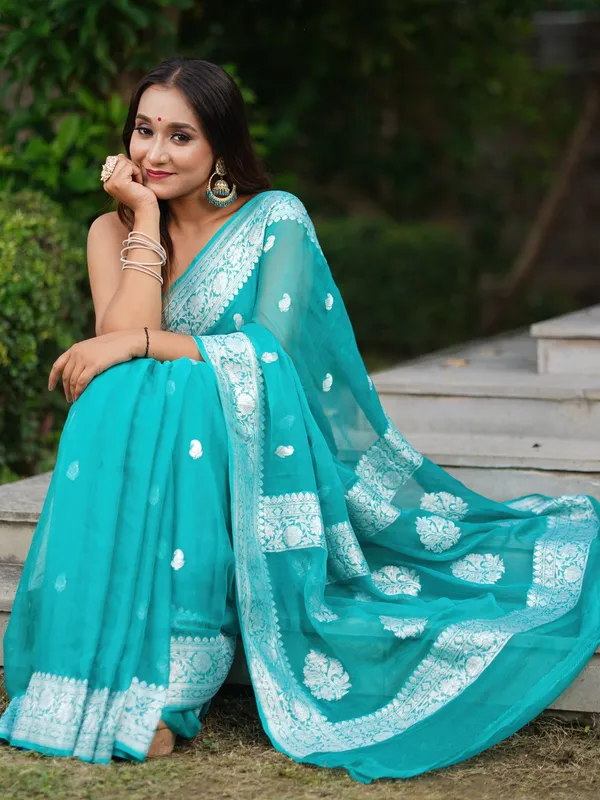 Pure_khaddi_Chiffon_Handloom_Fully_Kadhua__Silver_Zari_Buti_Banarasi_Saree..