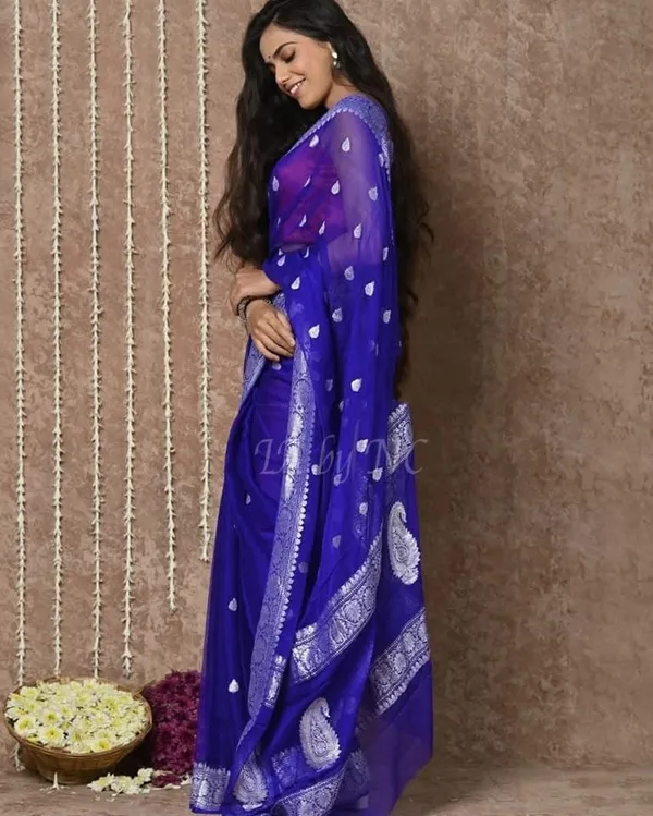 Pure_khaddi_Chiffon_Handloom_Fully_Kadhua__Silver_Zari_Buti_Banarasi_Saree..