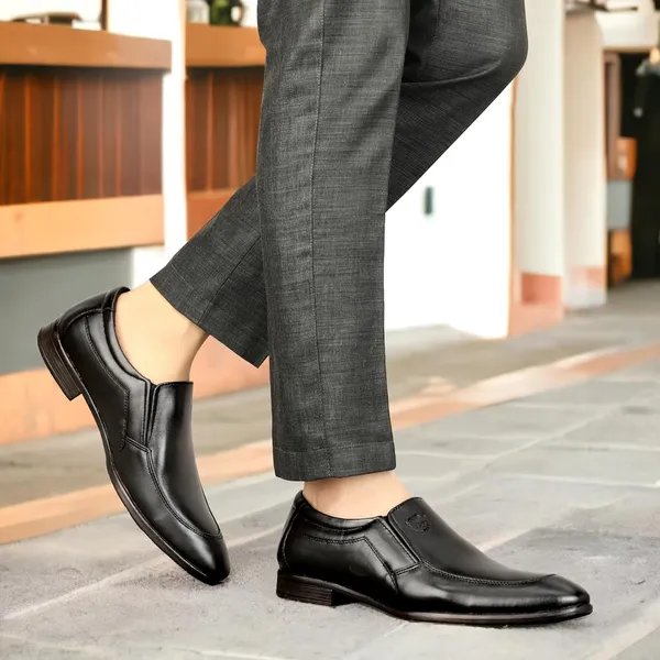 Black_Leather_Moccasins_For_Men