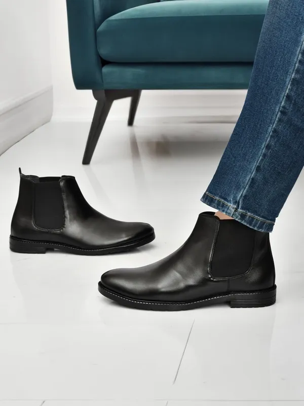 Black_Faux_Leather_Chelsea_Boots_For_Men