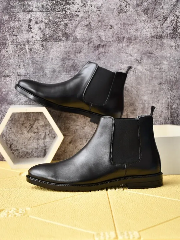 Black_Faux_Leather_Chelsea_Boots_For_Men