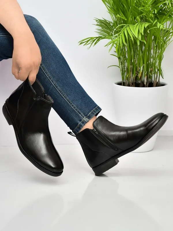Black_Faux_Leather_Chelsea_Boots_For_Men