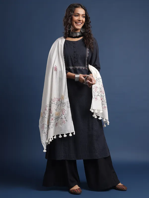 Off_White_Pure_Cotton_Stoles_For_Women