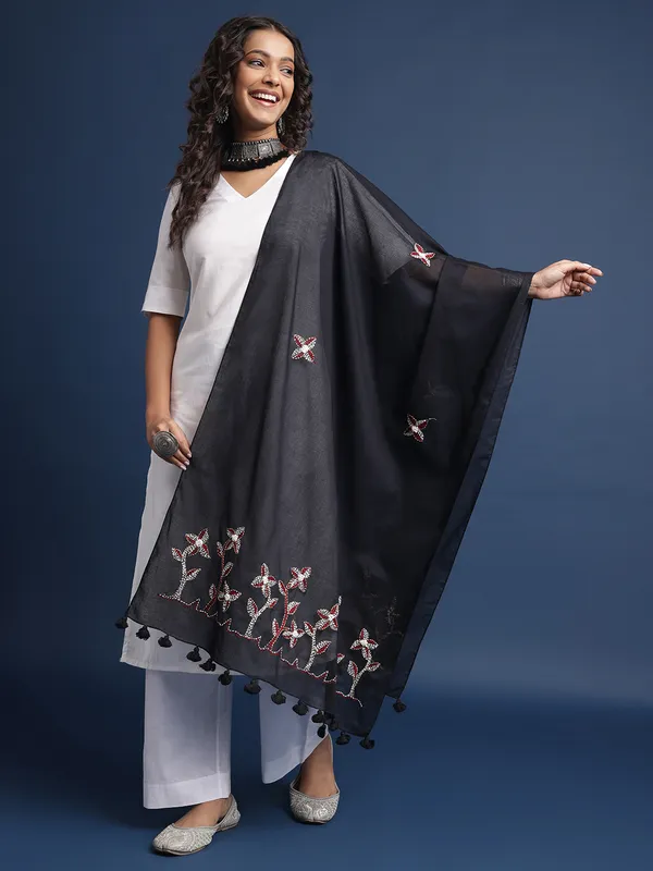 Black_Pure_Cotton_Stoles_For_Women