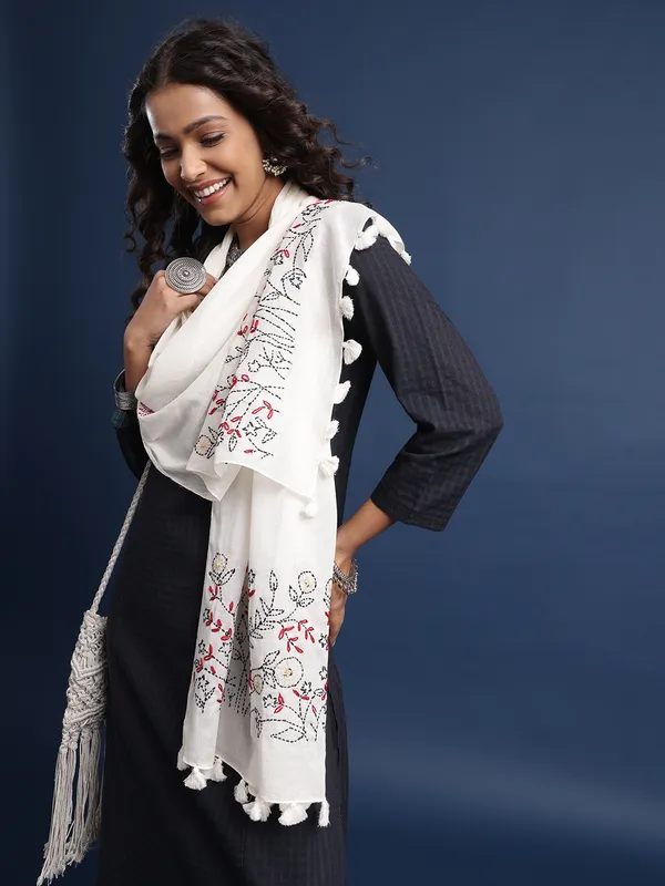 Off_White_Pure_Cotton_Stoles_For_Women