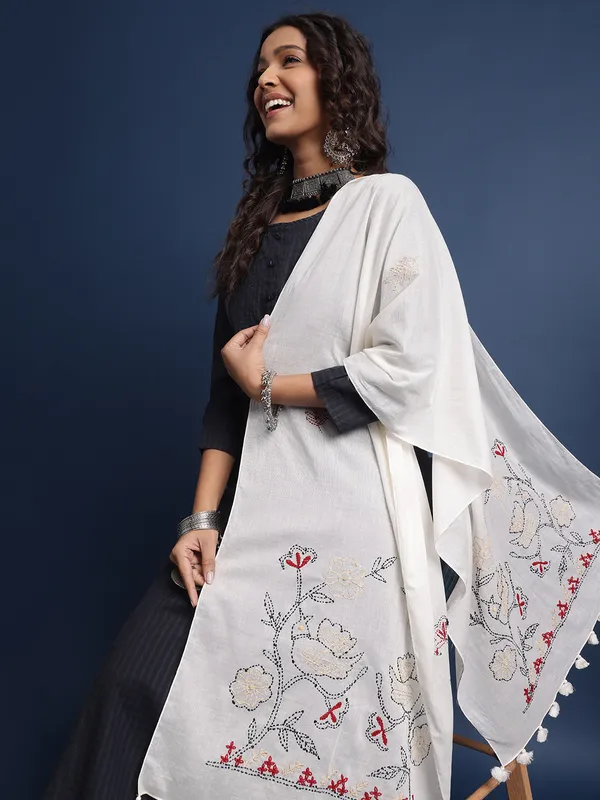 Off_White_Pure_Cotton_Stoles_For_Women