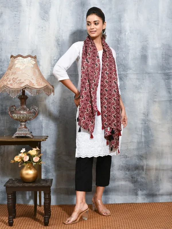 Maroon_colour_Viscose_Rayon_Stole_for_Women