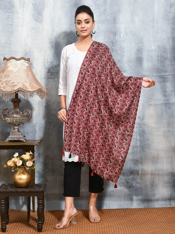 Maroon_colour_Viscose_Rayon_Stole_for_Women