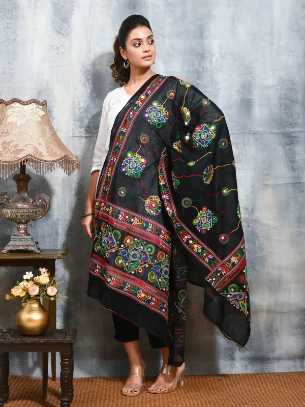 Black_colour_Cotton_Dupatta_for_Women