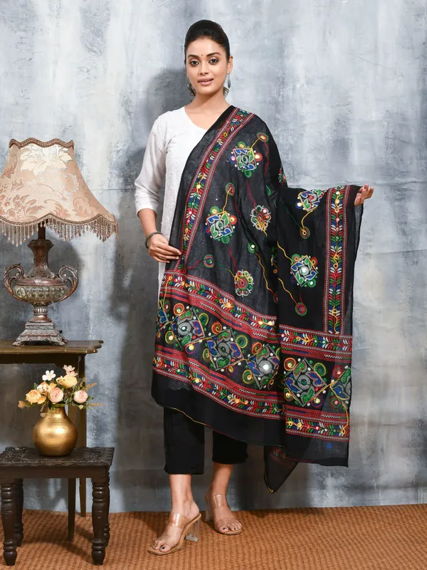Black_colour_Cotton_Dupatta_for_Women