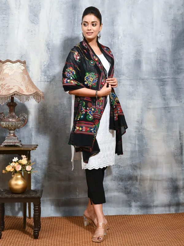 Black_colour_Cotton_Dupatta_for_Women