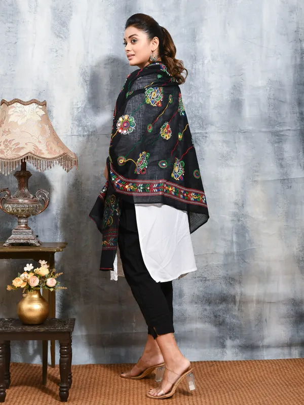 Black_colour_Cotton_Dupatta_for_Women