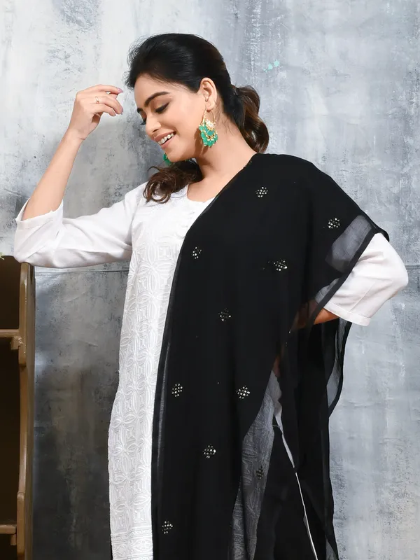 Black_colour_Chiffon_Dupatta_for_Women