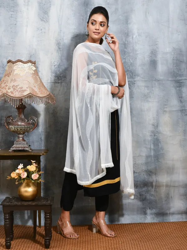 White_colour_Chiffon_Dupatta_for_Women