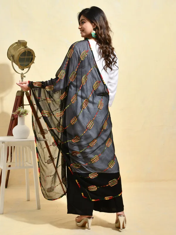 Black_colour_Chiffon_Dupatta_for_Women
