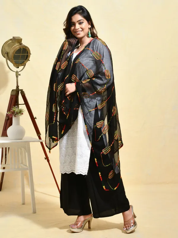Black_colour_Chiffon_Dupatta_for_Women
